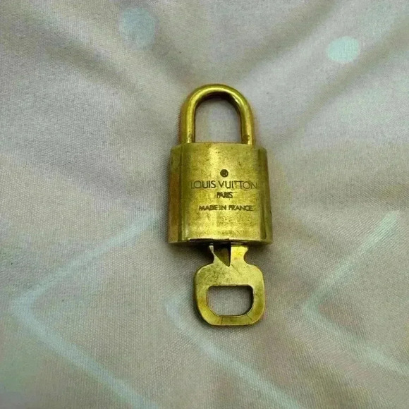 Louis Vuitton Gold Padlock - Picture 3 of 4